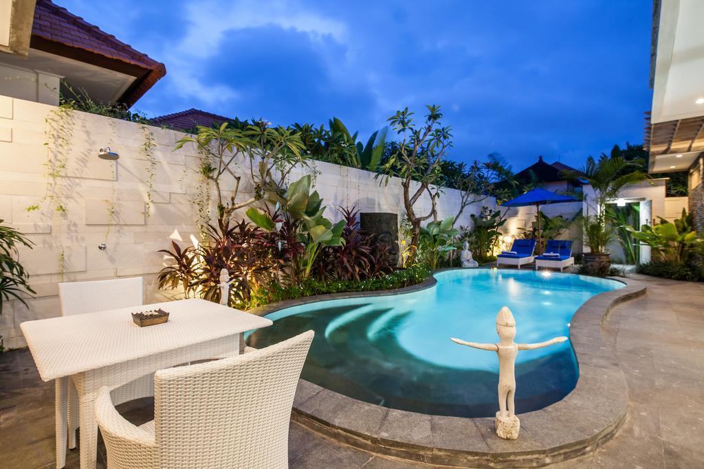 Ambermoon Villa 2 Seminyak  Exterior photo